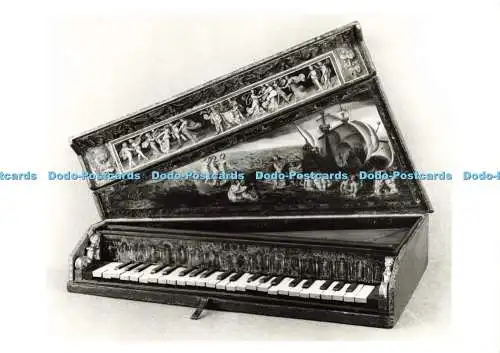 D177997 Victoria and Albert Museum. Oktav-Spinet. Krone