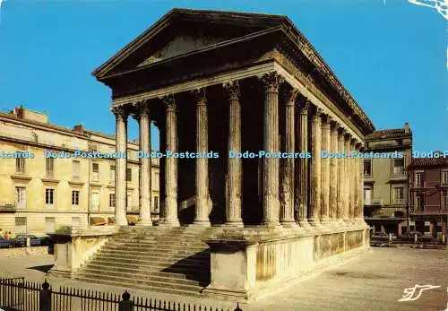 D179111 Nimes. La Maison Carree. La Cigogne