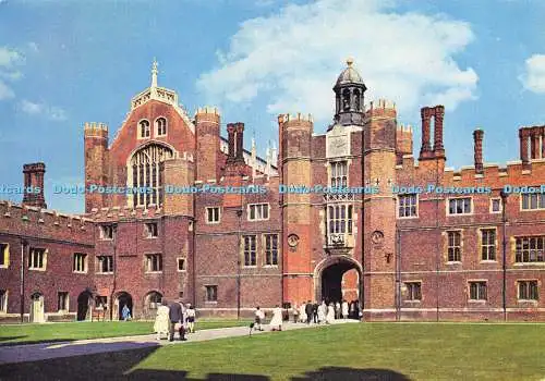 D179588 Middlesex. Hampton Court Palace. Anne Boleyn Gateway and the Great Hall