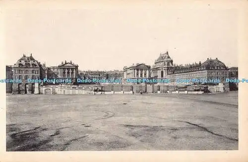 R192101 80 Chateau de Versailles Fassade Prise sur la Place dArmes