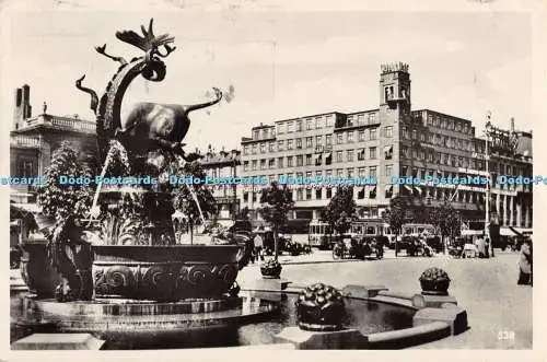 R194192 Kopenhagener Rathausplatz mit dem Drachenbrunnen Vekselloskerne