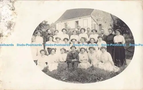 R193156 Gruppenfoto Frauen und Männer alte Fotografie Postkarte
