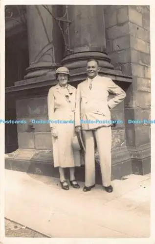 R193196 Frau und Mann alte Fotografie Postkarte Hüte