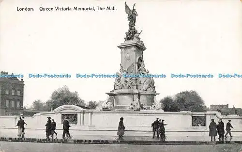 R200609 London Queen Victoria Memorial The Mall W Straker