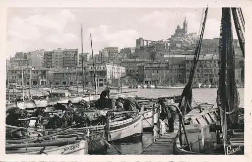 PC53977 Marseille. Un Coin du Port. Au Fond Notre Dame de la Garde. RP