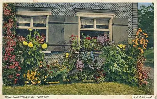 PC53891 Blumenschmuck am Fenster. J. Gaberell