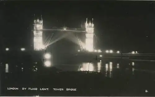 PC60206 London von Flood Light. Tower Bridge. Photochrom. RP