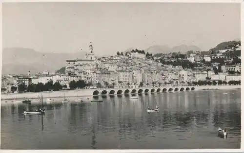 PC52484 Alte Postkarte. Dorf in Flussnähe