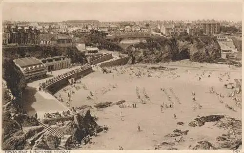 PC77119 Towan Beach and Promenade. Newquay. Nr 33629. 1943