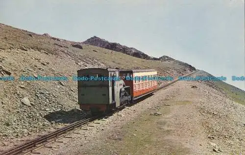 R003883 Die Bergbahn nähert sich dem Gipfel von Snowdon. Nr PT24427