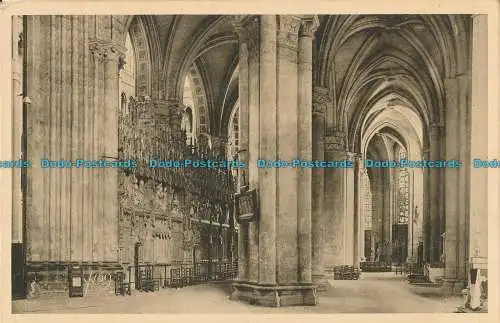 R005588 La Douce Frankreich. Chartres. Interieur de la Cathedrale Le Deambulatoire.