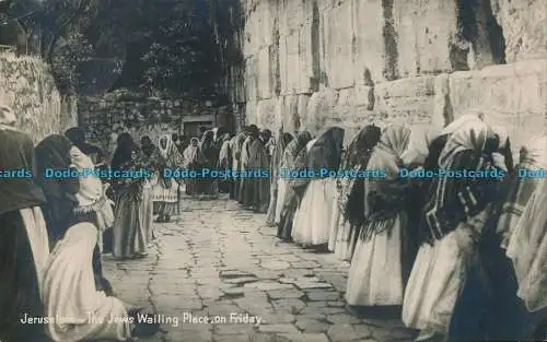 R004814 Jerusalem. The Jews Wailing Place on Friday. 1931