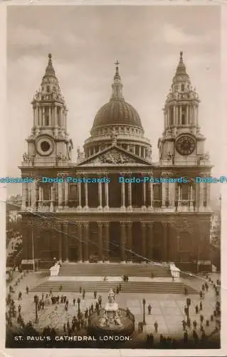 R006946 St. Pauls Cathedral. London. RP