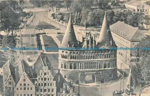 R009268 Lübeck. Blick vom Aussichtsturm St. Petri auf das Holstentor. Georg Stil