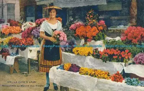 R008637 La Cote d Azur. Bouquetiere au Marche aux Fleurs. Photochromie