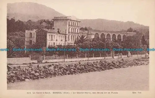 R010882 La Cote d Azur. Bandol. Le Grand Hotel des Bains et sa Plage