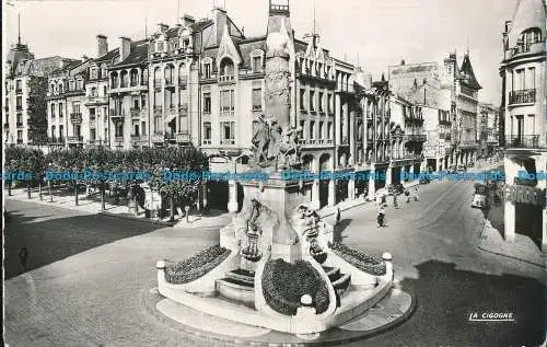 R016461 Reims. Marne. Place Drouet d Erlon et Fontaine Sube. La Cigogne. RP