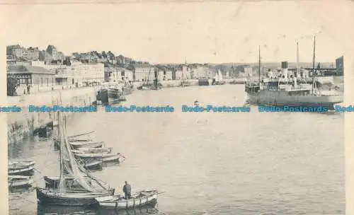 R015188 Boulogne sur Mer. Entree du Port