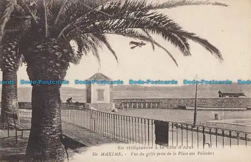 R015304 Ste Maxime. Vue du Golfe Prise de la Place des Palmiers