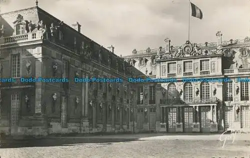 R017794 Versailles et ses Merveilles. Le Chateau. La Cour de Marbre. d Art Guy.