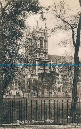 R021942 Queens Yard. Westminster Abbey. Valentin