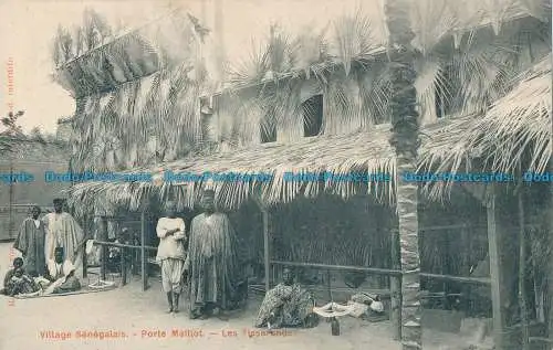 R023782 Village Senegalais. Porte Maillot. Les Tisserands. Paul Savary. 1908