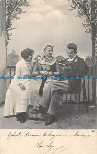 R044095 Alte Postkarte. Frauen und Mann. 1903