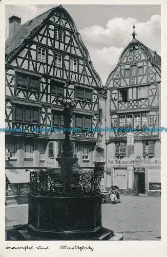 R045052 Alte Postkarte. Häuser und Statue. Krebs