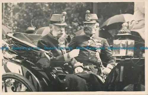 R046505 Zwei Männer in Kutsche. B. Hopkins