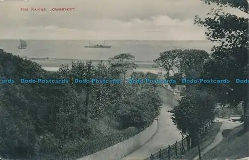 R049433 Die Schlucht. Lowestoft. 1911