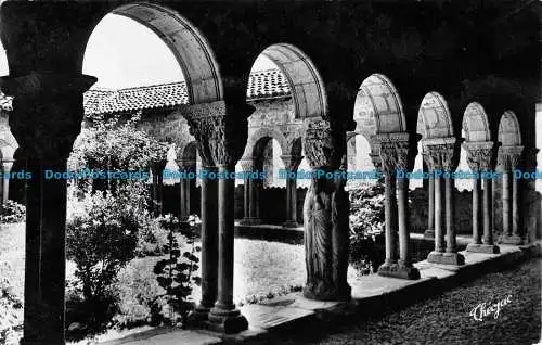 R052339 Haute Garonne. Saint Bertrand de Comminges. Ensemble du Cloitre. Pilier