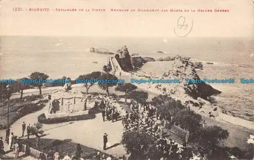 R051810 Biarritz. Esplanade de la Vierge. Hommage au Monument des Morte de la Gr