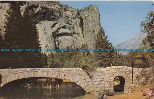 R054308 Yosemite Nationalpark. California Royal Arches and Washington Column fr