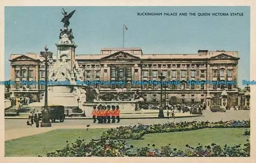 R055969 Buckingham Palace and the Queen Victoria Statue