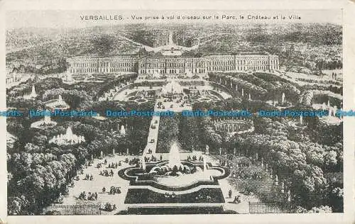 R056239 Versailles. Vue Prise a vol d Oiseau sur le Parc la Chateau et la Ville.