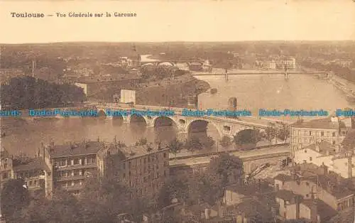 R058787 Toulouse. Vue Generale sur la Garonne. Au Capitole
