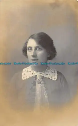 R059694 Frau. Alte Fotografie. The Hudson Studios
