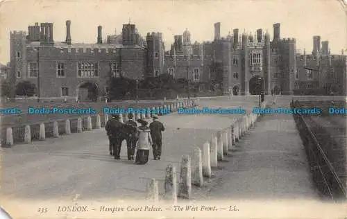 R059179 London. Hampton Court Palace. Die Westfront. LL