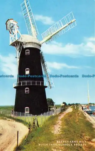 R066923 Berney Arms Mill. River Yare Norfolk Broads. Lachs