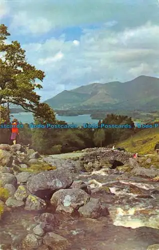 R067633 Ashness Bridge und Derwentwater. 1972