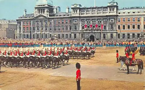 R067795 Truppe der Farbe. Horse Guards Parade. London