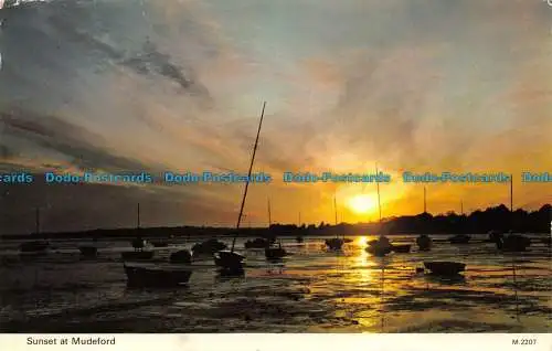 R068538 Sonnenuntergang in Mudeford. Dennis