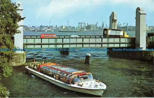 R071121 Blick auf den Hafen