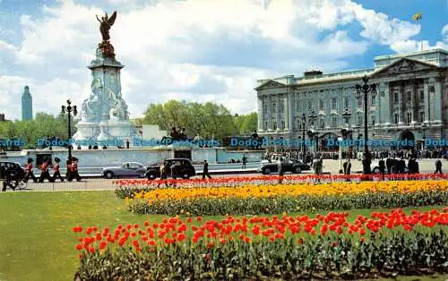 R083265 Buckingham Palace. London