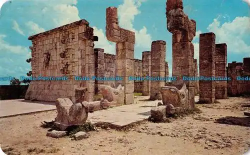 R090362 Der Chac Mool vor dem Kriegertempel. Chichen Itza. Yucatan. Me