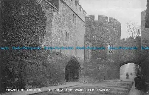 R090855 Tower of London. Bloody and Wakefield Towers. The London Stereoscopic Co