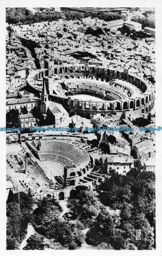 R091164 Arles. Vue sur le Theatre Antique et les Arenes. Echtfoto. C.A.P