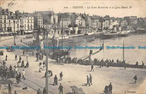R093972 Dieppe. La Gare Maritime et le Quai Henri IV. Nr 100