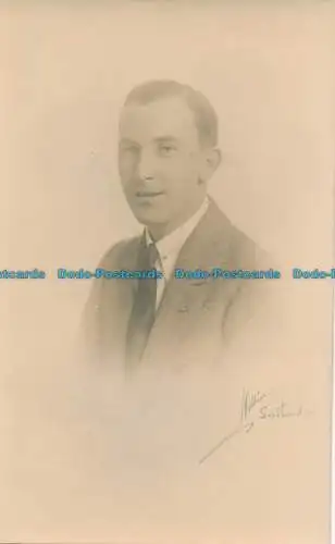 R094714 Alte Postkarte. A Man Portrait