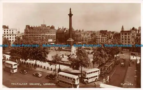 R094289 Trafalgar Square. London. Valentinstag. Nr H.7029. RP